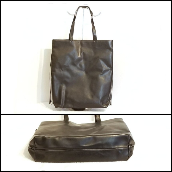 💕 Victoria's Secret Black Fringe Tote in GUC - Picture 4 of 6